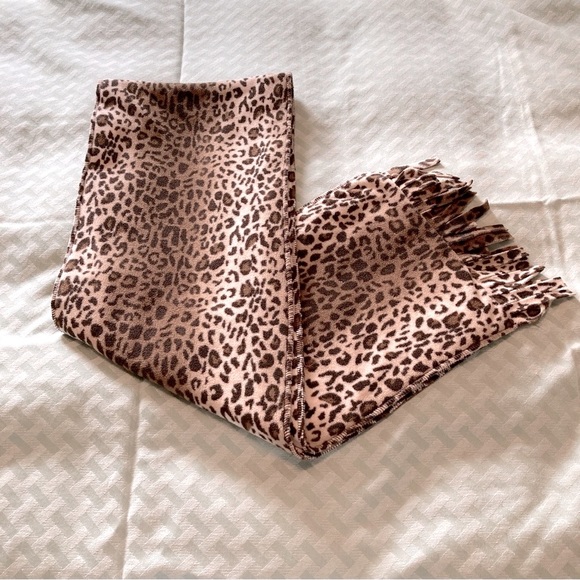 Leopard Print Fleece Scarf One Size Fits Most - Picture 3 of 5